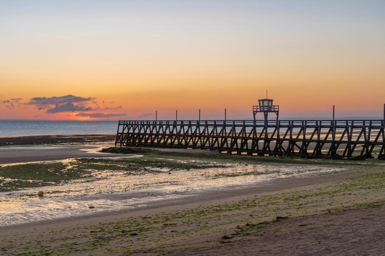 Le Gambetta, 100M De La Plage Luc-sur-Mer ภายนอก รูปภาพ